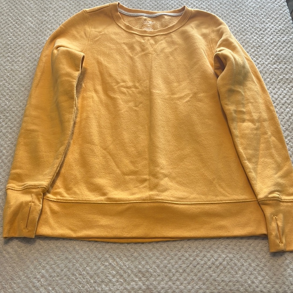 Tek Gear sweatshirt with thumb holes in sleeves. No signs of wear. Size medium.